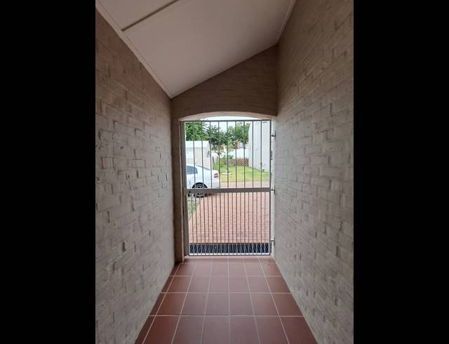 2 bed property to rent in VAN RIEBEECK PARK